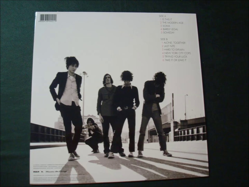 THE STROKES.''IS THIS IT.''.(THE MODERN AGE.)(12'' LP.)(2001.)