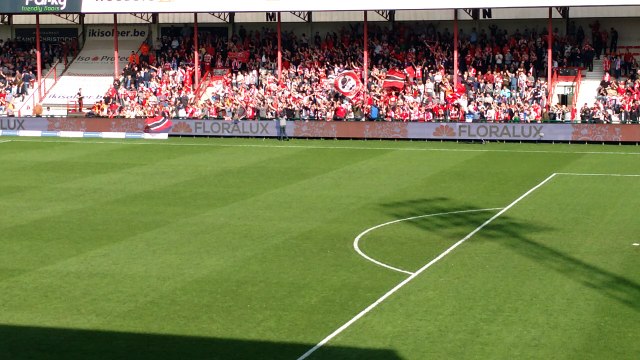 KVK-Excel Mouscron Never Walk Alone