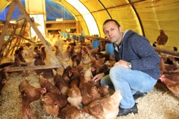 Bir Yumurta Alamazken 10 Bin Yumurtayı Ücretsiz Dağıttı
