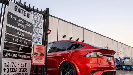 Tesla Model 3, tests de roulage du prototype près de SpaceX