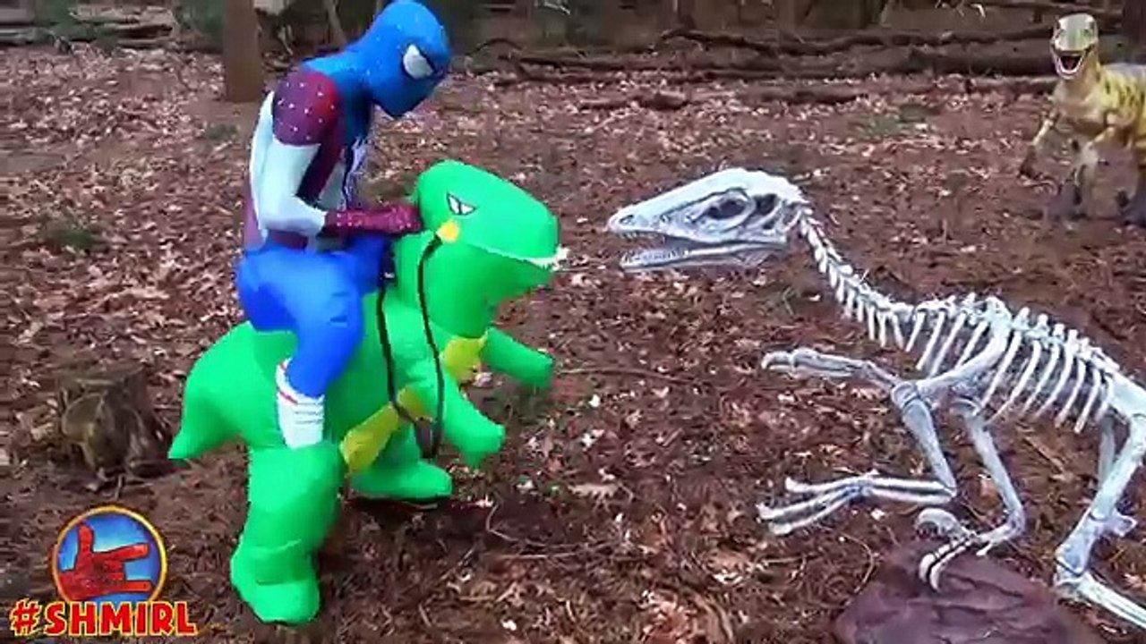 Доктор Человек-паук против липких руках Джокер Человек-Паук Доктор на лодке супергерой удовольствие в реальной жизни