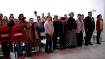 Ahıska Türkü Çocuklar İstiklal Marşı'nı Güzel Okumak İçin Yarıştı