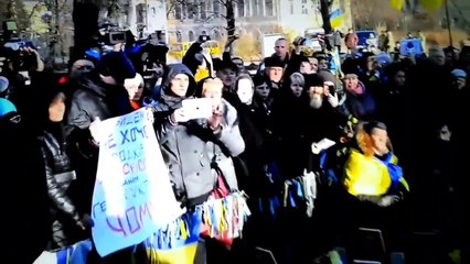 Батьки героїв Небесної Сотні Порошенку - "Ви на крові сіли у крісло"