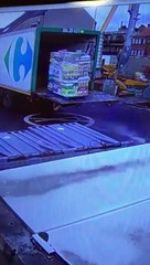 Un chauffeur Carrefour va faire une grosse boulette !