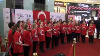 Öğrenciler Avm'yi İstiklal Marşıyla İnletti