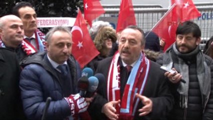 Hollanda Başkonsolosluğuna Siyah Çelenk Bırakıldı