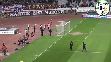 Adepto invade campo com uma barra de ferro para encher no árbitro