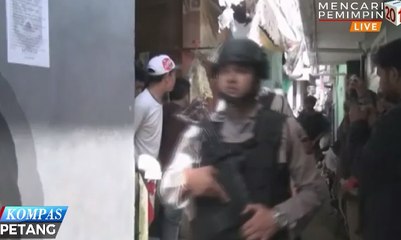 Densus 88 Geledah Rumah Terduga Teror Bom