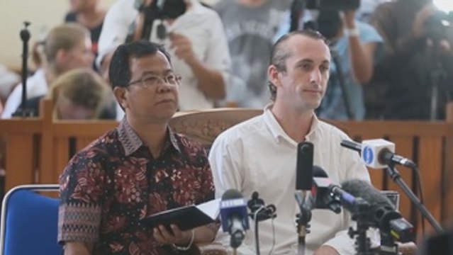Seis y cuatro años de prisión para los acusados de asesinato de un policía en Bali
