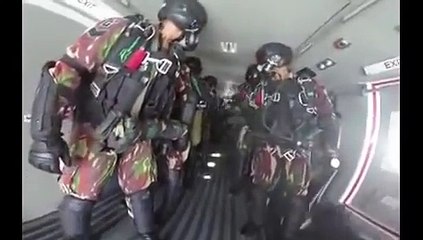 Pasukan Kopassus Terjung Payung terhebat