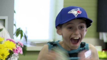 Dans une banque canadienne, les clients les plus fidèles reçoivent d’incroyables cadeaux de la part d’un distributeur de billets