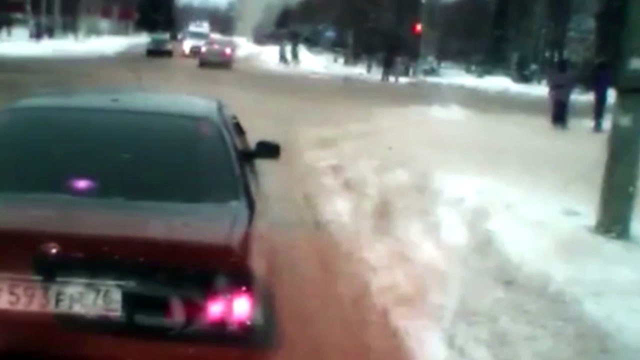 Des secours paramédicaux éjectés d'une ambulance après une violente collision