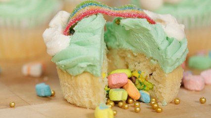 These Lucky Charms Cupcakes Are Filled With Leprechaun Treasure