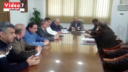 بالفيديو..محافظ دمياط يناقش مع أهالى السيالة إنشاء مدرسة وصرف صحى