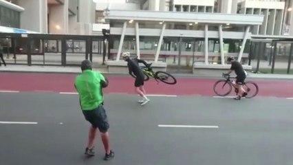 Course de vélo vs Rafale de vents (Afrique du Sud)
