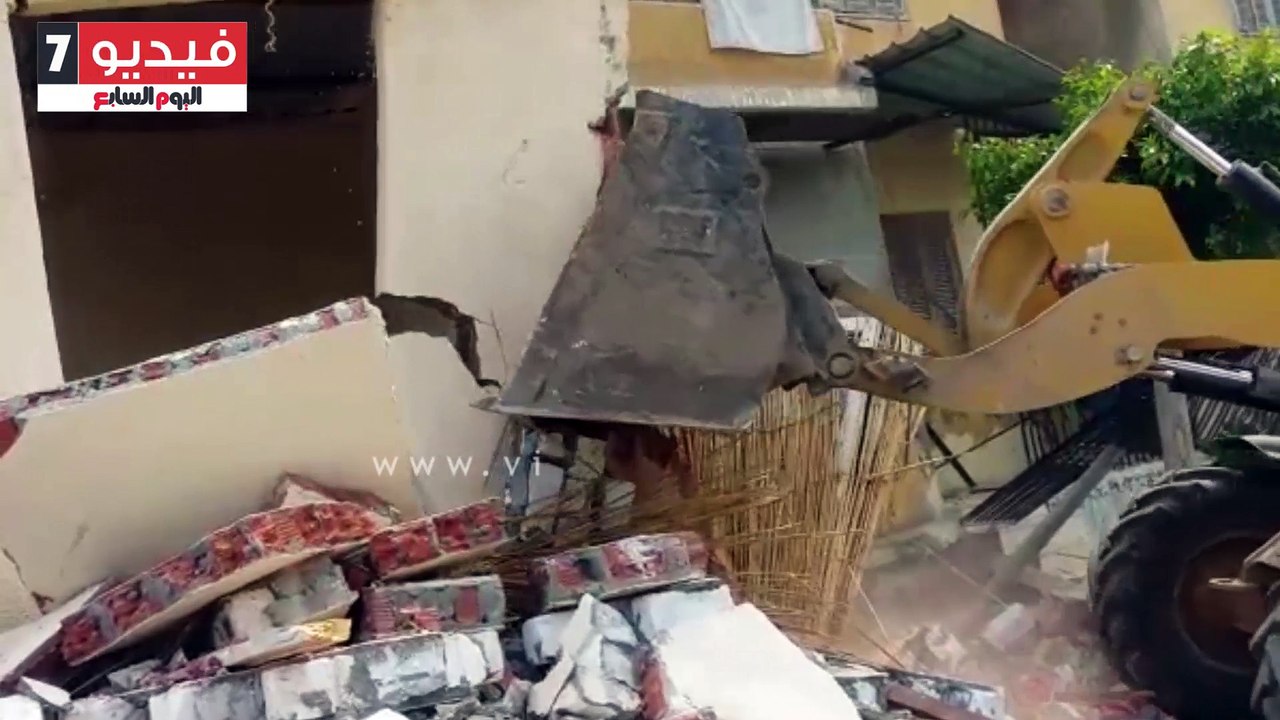 بالفيديو..تنفيذ حملة لإزالة إشغالات بلوك مساكن أرض تعيلب فى فارسكور بدمياط