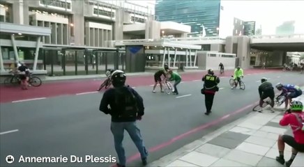 Course de vélo vs Rafale de vents (Afrique du Sud)