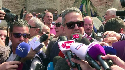 انتشال تمثال رمسيس الثاني العملاق بالقاهرة