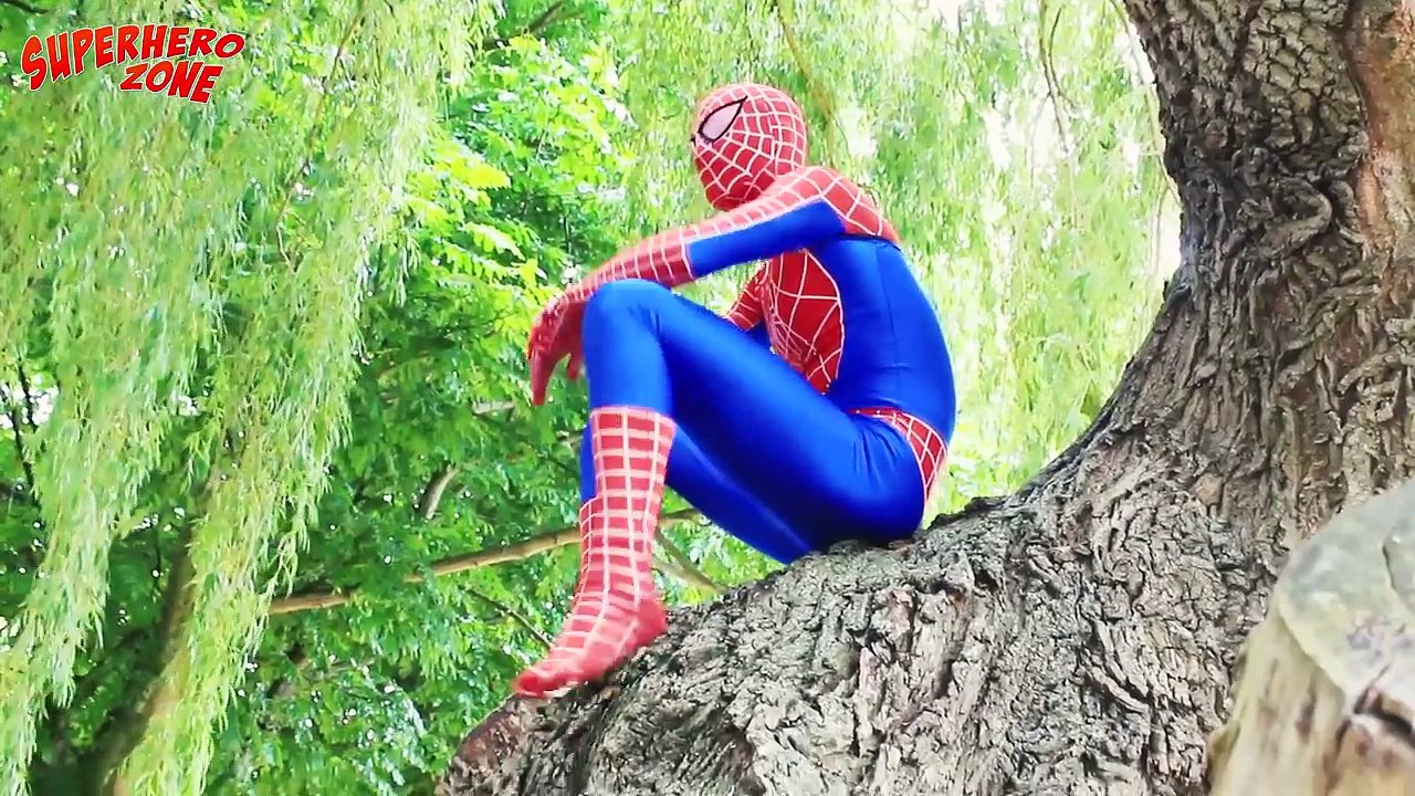 Эльза потребности Кому мочиться замороженные Эльза против человек-паук туалет шалость играть доч остановка движение полный эпизод