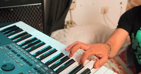 TiiwTiiw - OUI OUI feat Blanka & Sky (CLIP OFFICIEL) #DreamTiiw2k17