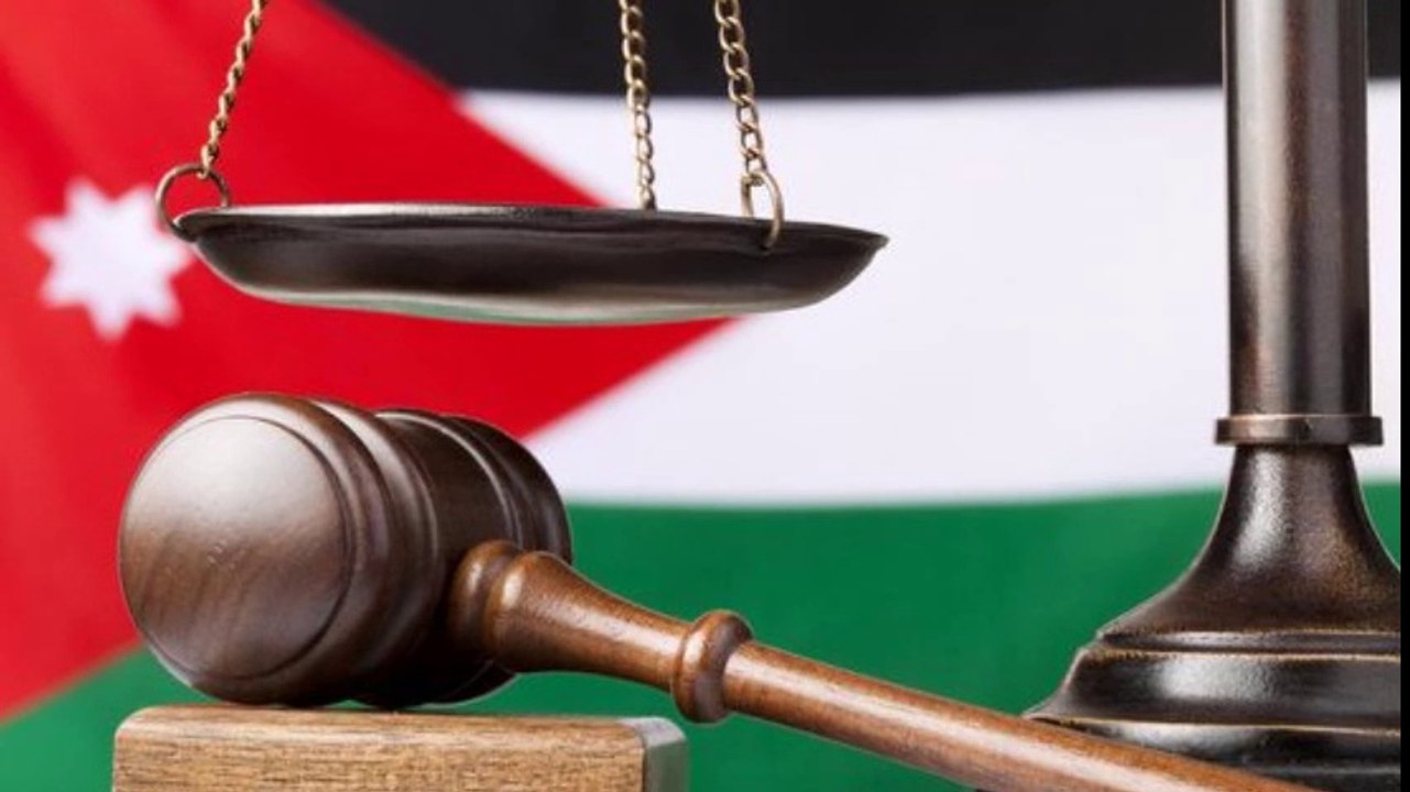 جريمة مروعة .. أردني يطعن والدته و يفصل رأسها و يقتلع عينيها