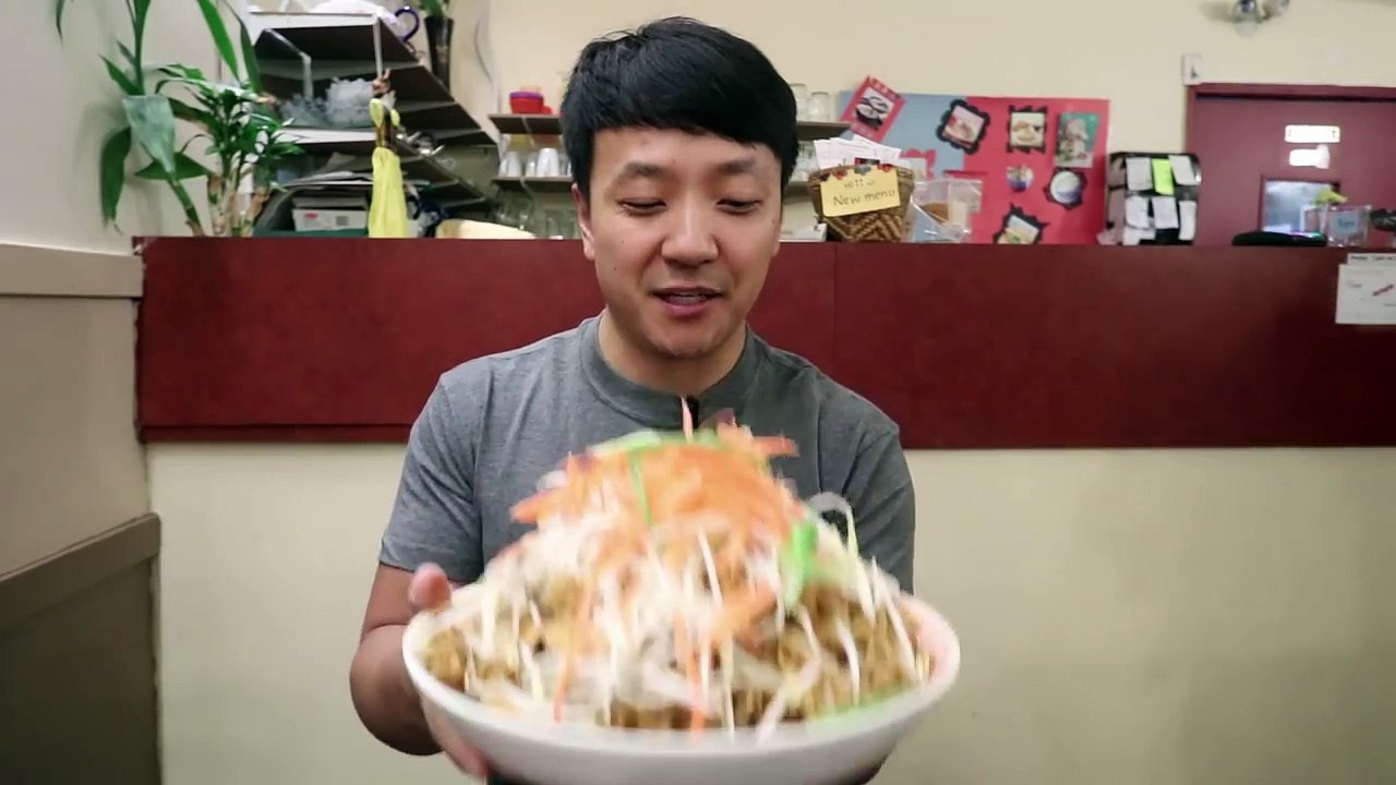 The MASSIVE Pad Thai Noodle Challenge!