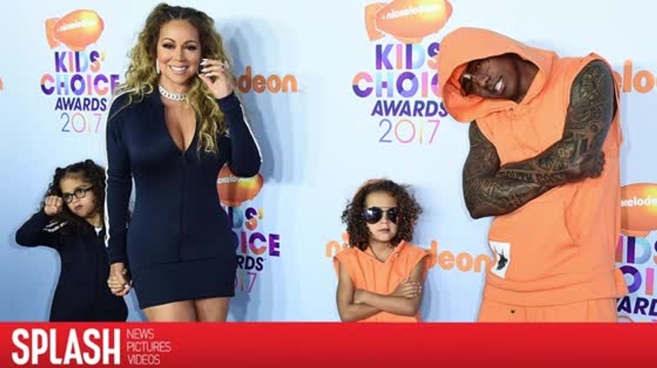 Mariah Carey und Nick Cannon stehen als Familie auf dem roten Teppich