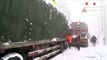 Heavy snow halts traffic in Northwest Shaanxi