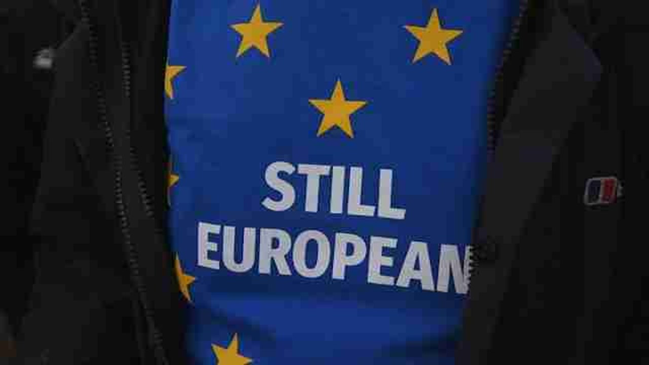 El Parlamento británico otorga vía libre a May para iniciar el "brexit"