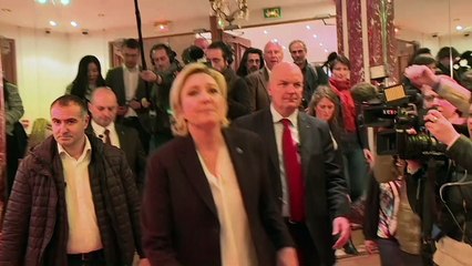 Marine Le Pen propose une "consultation" sur la nationalité