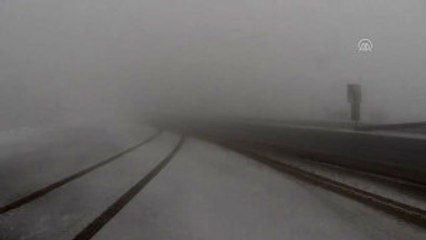 Bolu Dağı'nda Kar Yağışı ve Sis Etkili Oluyor