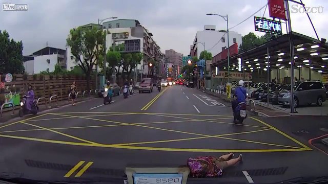 Kendine araba çarpmış gibi yaptı