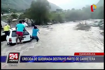 Huancavelica: crecida de quebrada destruye parte de carretera