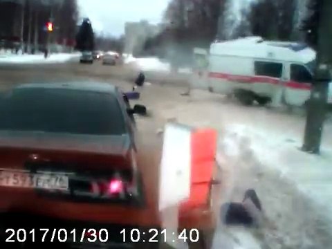 Des ambulanciers éjectés de l'ambulance dans un terrible accident