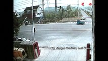 Un automobiliste termine sur le toit d’une maison après avoir confondu l’accélérateur avec le frein (Chine)