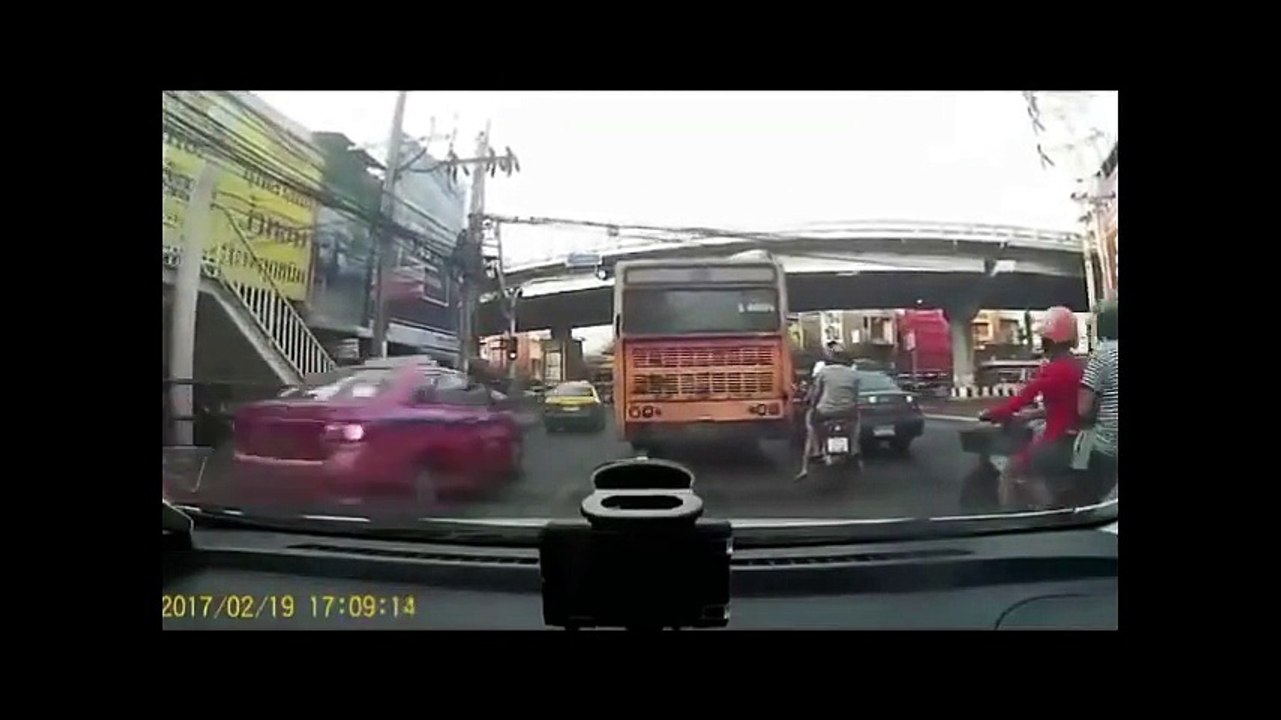 Ce passager de cette moto a vraiment eu très chaud