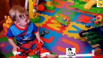 Babies Funny Videos Laughing Hysterically Compilation 2017
