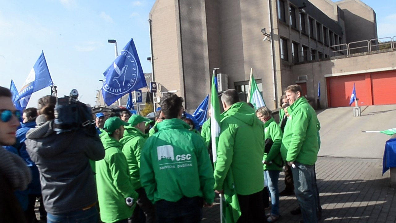 A Mons manifestation devant la PJF. Vidéo Eric GHislain