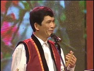 Nghệ sỹ Đức Liên trình tấu những cây sáo đặc biệt