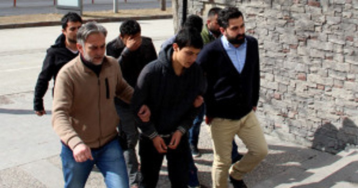 Uyanık Davranan Kadın, Dolandırıcıları Suçüstü Yakalattı