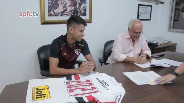 Luiz Araújo renova com o São Paulo até 2021