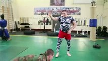 Forces spéciales Russes VS combattant de MMA