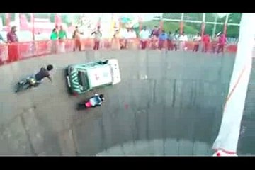 Car and Bike Stunts (The Well of Death