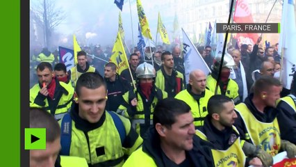 Des milliers de pompiers en colère dénoncent leurs conditions de travail à Paris