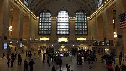 Snow causes NY train cancellations, leaving commuters stranded