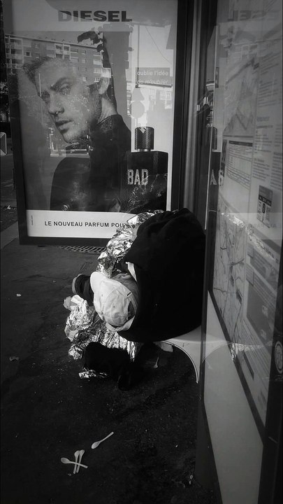 Eux Dans Paris