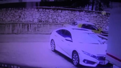 Taksicinin Boğazını Emniyet Kemeriyle Sıkarak Parasını Gasp Eden 2 Kişi Tutuklandı