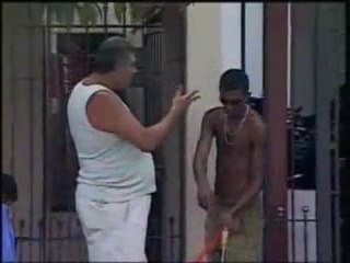 Molhando o Filho do Fortão - Pegadinha com Ivo Holanda - Programa Silvio Santos