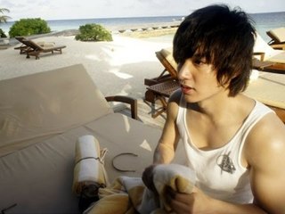 Suzy’s boyfriend Lee Min Ho is confidently handsome with a heart