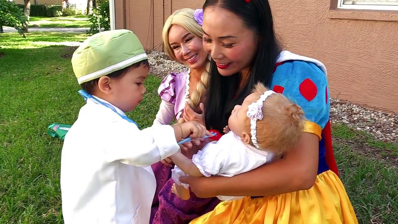 Frozen Elsa and Spiderman Kidnapped!! Baby Spiderman saves the day! The joker vs spiderman